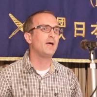 Jon Mitchell speaks about his research on military defoliants in Okinawa at a press conference Thursday in Tokyo. | SHUSUKE MURAI