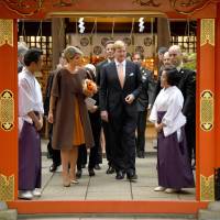 Dutch King Willem-Alexander and Queen Maxima are led by Shinto priests during a visit to Atago Shrine in Tokyo on Wednesday. | AFP-JIJI