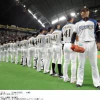 One and only: Hokkaido Nippon Ham\'s Atsunori Inaba (far right) lines up with his Fighters teammates ahead of his final game before retiring on Sunday at Sapporo Dome. The Fighters beat the Eagles 1-0. | KYODO
