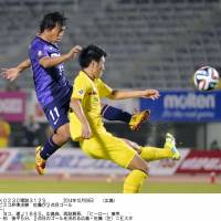 On target: Sanfrecce Hiroshima\'s Hisato Sato scores his second goal of Thursday\'s Nabisco Cup match in the 50th minute against Kashiwa Reysol. Sanfrecce won 2-0. | KYODO