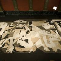 Lee Mingwei\'s \"Guernica in Sand,\" installation view at the Chicago Cultural Center, 2007 | GLORY YEH CULTURE &amp; ART FOUNDATION, HSINCHU, TAIWAN, PHOTO BY ANITA KAN
