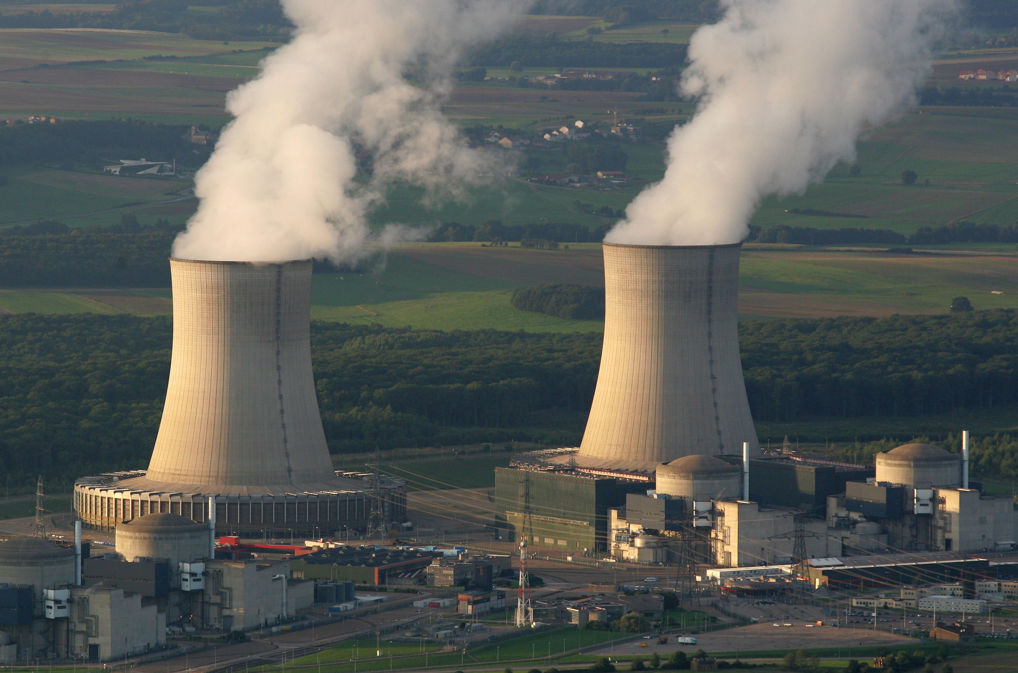 Есть ли у франции ядерное. АЭС Маркуль. АЭС Маркуль 1959. Атомные электростанции Франции. Ядерные реакторы Франции.