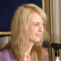 Charlotte Kate Fox, who plays Ellie in the NHK morning drama \"Massan,\" holds a news conference Wednesday in Tokyo at the Foreign Correspondents\' Club of Japan. | SHUSUKE MURAI