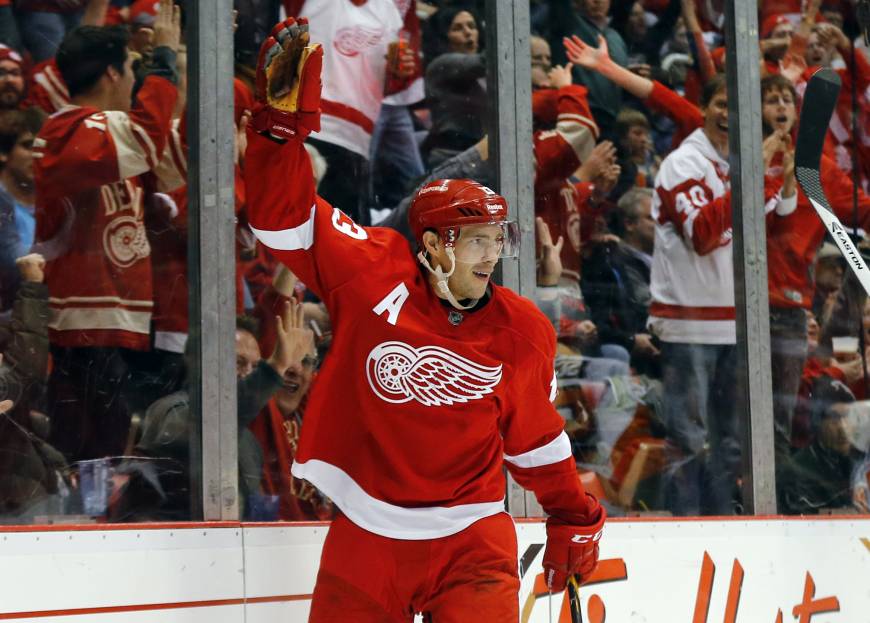 datsyuk scores twice as red wings beat flyers the japan times flyers in detroit