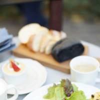 Fall feast: The lunch plate at Shared Terrace Gaien Ichonamiki offers a little bit of everything. The restaurant\'s outdoor patio comes equipped with heaters and blankets so that outdoor diners can enjoy the colors of the autumn leaves during their meals. | MAI HAYASHI