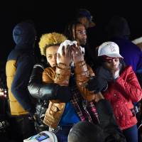 No surprise: Michael Brown\'s mother, Leslie McSpadden, covers her face as she and other protesters react to the grand jury decision on Nov. 24 not to press charges against police officer Darren Wilson for the fatal shooting of her son in Ferguson, Missouri. | AFP-JIJI