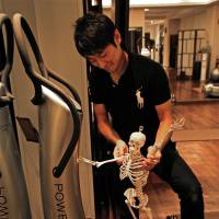Masaaki Kamata demonstrates good form on a Power Plate machine. | KIT NAGAMURA
