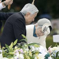 Emperor Akihito and Empress Michiko lay flowers Thursday at the cenotaph for atomic bomb victims in Peace Memorial Park in Hiroshima. | KYODO