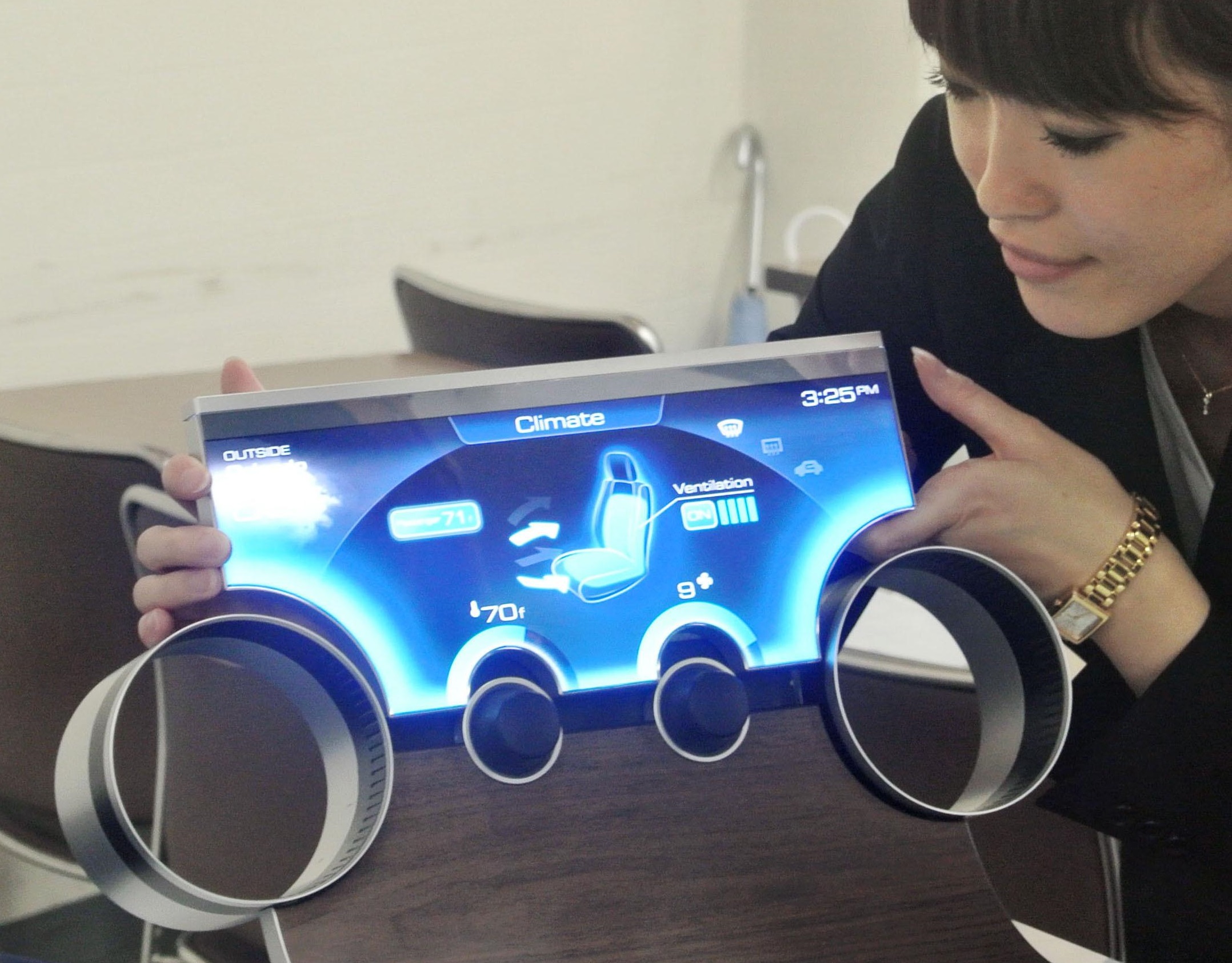 Sharp Corp.'s bendable liquid crystal display allows for a wide variety of applications. | KYODO