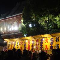 Temple treats: The food stalls get lively on New Year\'s Eve at Osu Kannon Temple in Nagoya. | ADAM MILLER