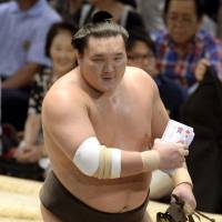 A cut above: Hakuho can set a new all-time record for victories during the New Year basho. | KYODO
