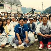 Farewell gathering: A moment captured by Tazuko Masuyama in \"Until Everything Becomes a Photograph.\" | TAZUKO MASUYAMA
