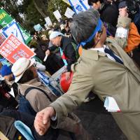 Anti-base protesters form a human chain around the Diet. | FINBAR O\'MALLON