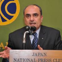 Waleed Siam, the Palestinian representative in Japan and the leader of the Council of Arab Ambassadors, speaks about the Islamic State hostage crisis during a news conference Tuesday at the Japan National Press Club in Tokyo. | YOSHIAKI MIURA