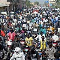 People take part in a rally in N\'Djamena on Saturday to show their support of the authorities\' decision to send troops to fight Nigeria\'s Boko Haram Islamists. Cameroon, Chad and Niger have launched a regional bid to combat Boko Haram, which carried out an attack in Cameroon on Sunday and kidnapped scores of women and children. | AFP-JIJI