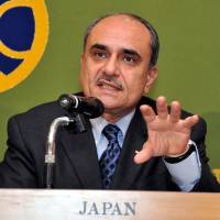 Waleed Siam, the Palestinian representative in Japan and the leader of the Council of Arab Ambassadors, speaks about the Islamic State hostage crisis during a news conference at the Japan National Press Club in Tokyo on Tuesday. | YOSHIAKI MIURA