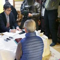 Shoichi Yukawa, father of hostage Haruna Yukawa, speaks to reporters at his home in Chiba Sunday. | KYODO