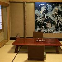 At Nabeya you get one of four tatami dining rooms, all to yourselves. | ROBBIE SWINNERTON