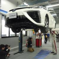 Toyota Motor Corp.\'s Nagoya maintenance facility for the Mirai fuel cell vehicle is shown to the media on Wednesday. Toyota\'s management will likely agree to a base-wage hike, though not as large as its unions are demanding. | KYODO