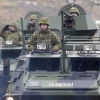 Estonia\'s soldiers attend a military parade celebrating Estonia\'s Independence Day near its border crossing with Russia in Narva on Tuesday. The parade also included soldiers from Spain, the United States, United Kingdom, Latvia, the Netherlands and Lithuania, which plans to reinstate conscription because of its perceived Russian threat. | REUTERS