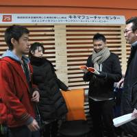 Director Kazuyuki Takahashi (right), Filipino-American actor Ninoy Kiat (second from right) and other actors rehearse a scene \"Mirai Shutter\" at the Kinema Future Center in the Higashi-Kamata district on Jan. 22. | YOSHIAKI MIURA
