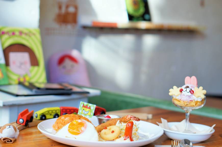Baby King Kitchen Child's play: The signature lunch comes with comfort food favorites. | MAI HAYASHI
