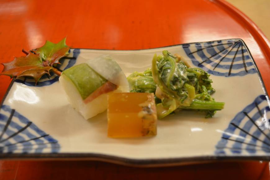 Kappo Yamashita Delicate taste: Suppon turtle with sushi and spinach. For lunch there is a choice of three kaiseki courses and a tempura course. | J.J. O'DONOGHUE