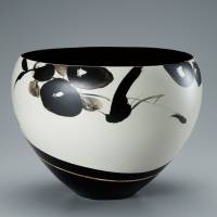 Bowl with bird and flower design in black paint by Kazu Yoneda | KYODO