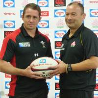 Final curtain: Former Wales international Shane Williams (left), seen in this 2012 file photo with Japan manager Eddie Jones, will play his final game as a professional this weekend. | KYODO