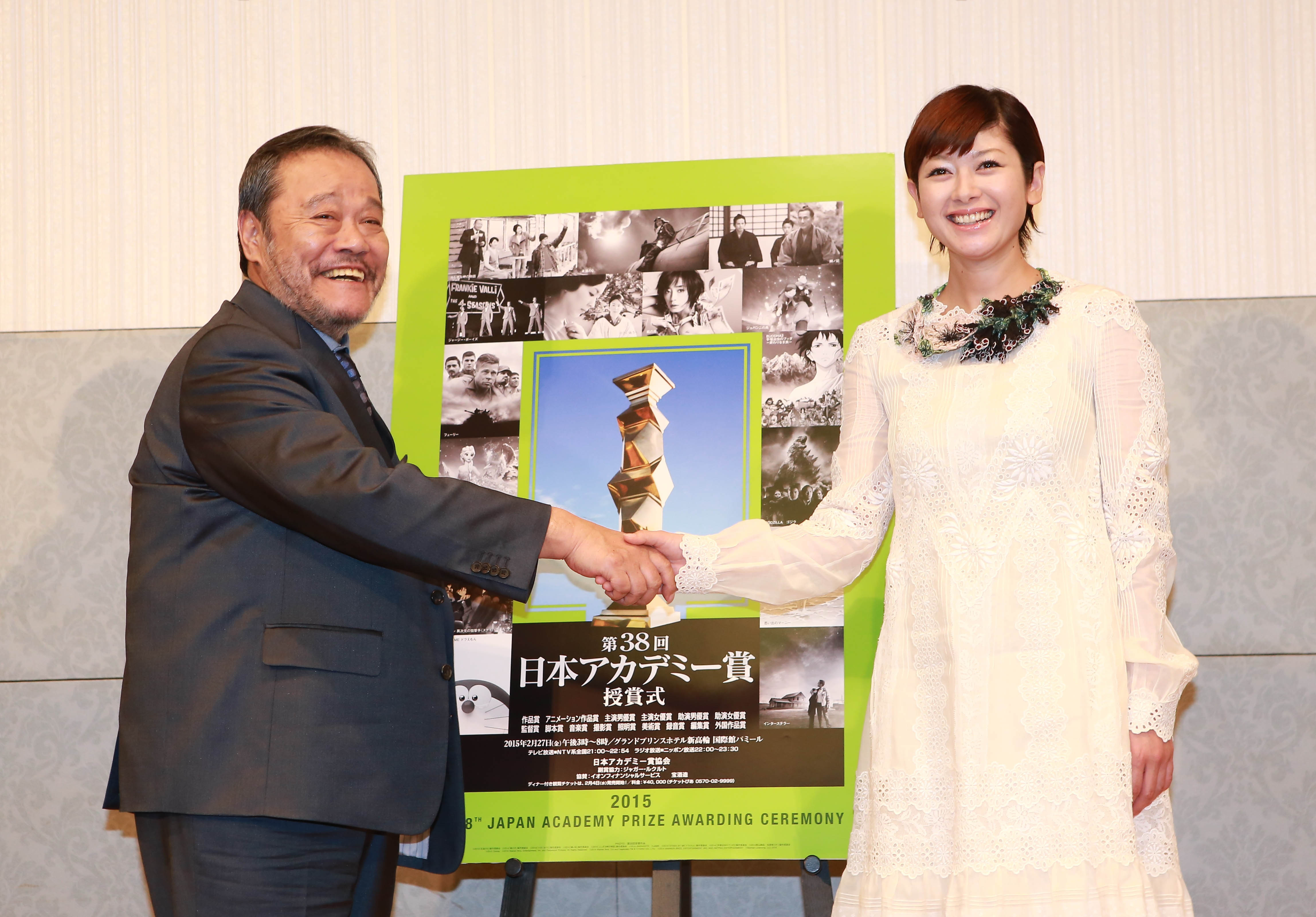 It's a deal: Actors Toshiyuki Nishida and Yoko Maki &#8212; presenters for the 38th Japan Academy prizes &#8212; shake hands at a press conference ahead of the ceremony. The Japan Academy has recently come under fire from director Takeshi Kitano for its biases. | &#169; 2015 'SAIHATE NITE' SEISAKU IINKAI