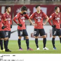Back to the drawing board: Antlers players stand on the pitch following their loss to Western Sydney in the Asian Champions League on Wednesday. | KYODO