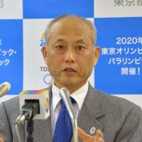 Tokyo Gov. Yoichi Masuzoe speaks to reporters on Tuesday about the capital\'s system of stockpiling emergency fuel reserves. | KYODO