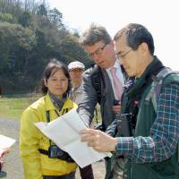 Secretary-General Christopher Briggs of the Ramsar Convention (second from right) visits the Nakaikemi Wetland in Fukui Prefecture in April 2014 to assess the environmental impact of a planned shinkansen extension. | KYODO