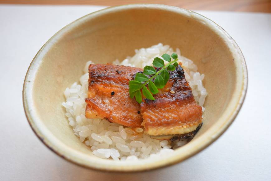 Ryuheisoba Elegant: Steamed sticky mochi rice topped with unagi (eel). | J.J. O'DONOGHUE