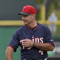 New challenge: Twins manager Paul Molitor, in his first season at the helm, speaks with Phillies manager Ryne Sandberg before a recent spring training game in Clearwater, Florida. | AP