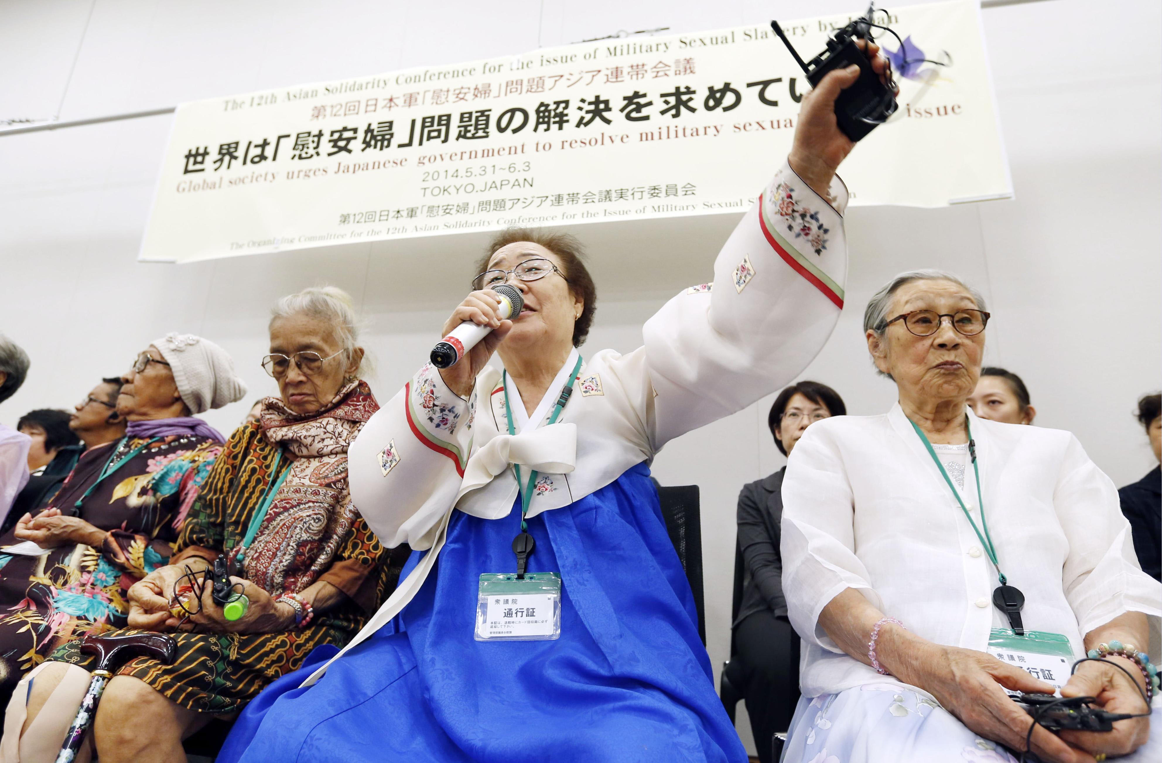 Global concern: Korean, Filipino and Indonesian former 'comfort women' speak at a news conference in Tokyo in June 2014 after a meeting with their supporters. | KYODO