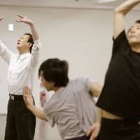 Star signs: Kabuki actor Tamasaburo Bando V (left) and dance troupe Dazzle’s leader Tatsuya Hasegawa (right) in rehearsal for “Ballare.” Kabuki icon takes Dazzle dancers to new levels