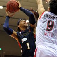 Big impact: Niigata forward Thomas Kennedy, seen in this file photo from May 2013, when he played for Yokohama, scored a game-high 32 points in an 87-70 win over Gunma on Saturday. | YOSHIAKI MIURA