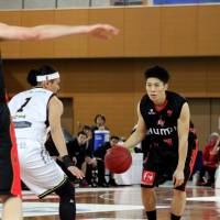 Every point counts: Osaka guard Shota Konno, seen in a file photo from the 2012-13 season, scored 11 points in the Evessa\'s 72-69 overtime win over the host Ryukyu Golden Kings on Sunday. | HIROAKI HAYASHI