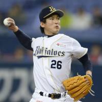 Ready or not: Buffaloes starter Daiki Tomei fires a pitch in Thursday\'s game against the Hawks at Kyocera Dome. Orix defeated Fukuoka Softbank 6-3. | KYODO