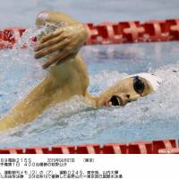 Winning form: Kosuke Hagino triumphs in the men\'s 400-meter freestyle competition at the National Swimming Championships on Tuesday at Tokyo Tatsumi International Swimming Center. | KYODO