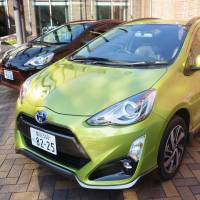 Toyota Motor Corp.\'s Aqua hybrid was the nation\'s best-selling car in April, marking a 13.7 percent jump in sales from a year earlier to 15,555 units, industry bodies said Monday. | KYODO