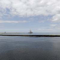 Boats with nonprofit collective Clean Seas deploy a boom in an attempt to contain an oil spill near Refugio State Beach on the Californian coast in Goleta, California, Thursday. An oil pipeline that burst along the California coast, fouling pristine beach and stretch of ocean near Santa Barbara, is believed to have spilled up to 2,500 barrels of crude petroleum, about five times more than initially estimated, the pipeline company said on Wednesday. | REUTERS