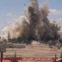 An image made available by a jihadi media outlet Saturday allegedly shows the prison in the Syrian city of Palmyra being blown up by Islamic State group militants, 10 days after they seized the ancient city from pro-regime forces. WELAYAT HOMS / REUTERS | AFP-JIJI