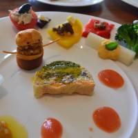 Hitting the right notes: The orchestra-themed amuse-bouches platter at Savory was a delight to the eyes and to the stomach. | J.J. O\'DONOGHUE