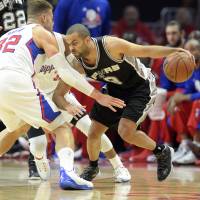 Strategy backfired: Spurs coach Gregg Popovich\'s decision to give stars Tony Parker (9) and Tim Duncan plenty of rest throughout the season did not pay off in the playoffs. The Clippers eliminated the defending champions in the first round. | REUTERS/USA TODAY SPORTS