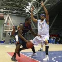 Rivalry renewed: Shiga forward Ray Nixon (right) and his teammates face Hamamatsu in the Western Conference final on Saturday. | KAZ NAGATSUKA