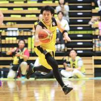 On the move: Sunrockers veteran point guard Hiroyuki Kinoshita dribbles the ball during Friday\'s game against the Jets. Hitachi swept Chiba with a 86-60 win on Saturday and advanced to the second round of the playoffs. | KAZ NAGATSUKA