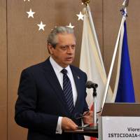 Ambassador of the European Union to Japan Viorel Isticioaia-Budura addresses the audience at the beginning of the symposium \"Climate Change Policy in Europe: Opportunity or Threat for Business?\" in Tokyo on April 21. | YOSHIAKI MIURA