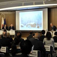 From right, British Ambassador Tom Hitchens; German Ambassador Hans Carl von Werthern; Swedish Ambassador Magnus Robach; Danish Ambassador Anders Carsten Damsgaard; and French Ambassador Thierry Dana deliver presentations and answer questions, under the moderation of Uli Wienrich, first secretary of the EU Delegation to Japan (left) at a climate symposium held in Tokyo on April 21. | YOSHIAKI MIURA
